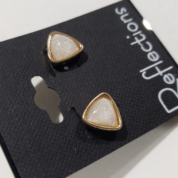 Elegant Gold tone Triangle Stone Stud Earrings Stylish Womne's Fashion Jewlery - Picture 4 of 10